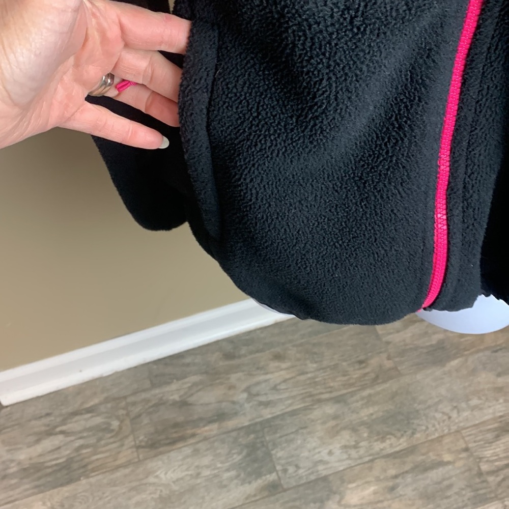 Woman’s Northface Lightweight Jacket - image 7